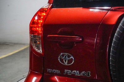 Toyota RAV4 de 2008, tracción delantera, 4 puertas, motor de 4 cilindros, transmisión automática de 4 velocidades (nacional)