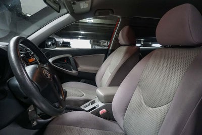 Toyota RAV4 de 2008, tracción delantera, 4 puertas, motor de 4 cilindros, transmisión automática de 4 velocidades (nacional)