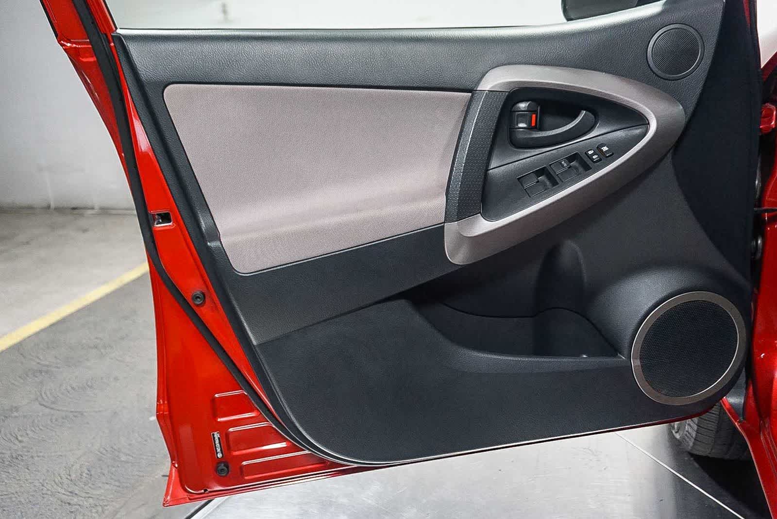 Toyota RAV4 de 2008, tracción delantera, 4 puertas, motor de 4 cilindros, transmisión automática de 4 velocidades (nacional)