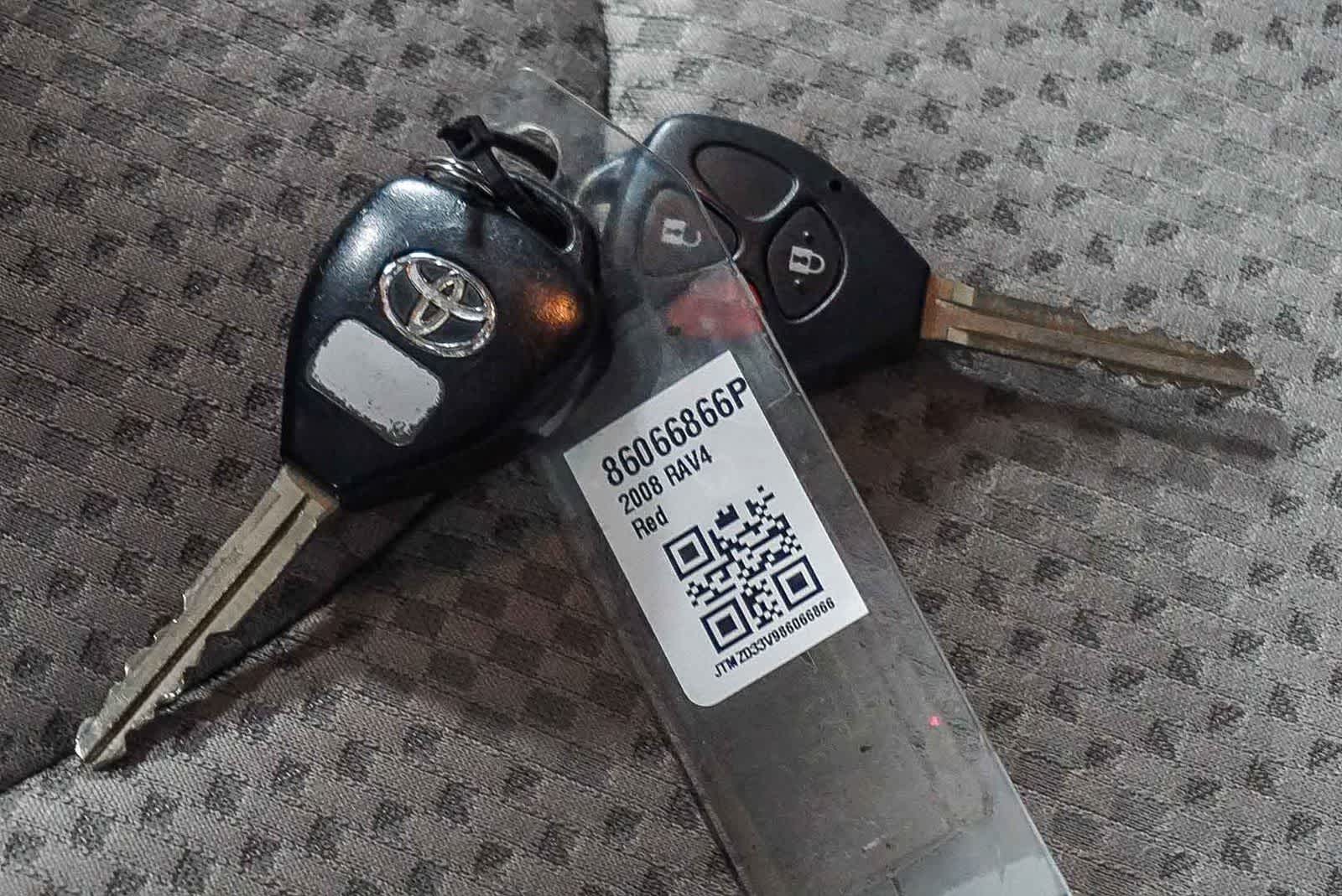 Toyota RAV4 de 2008, tracción delantera, 4 puertas, motor de 4 cilindros, transmisión automática de 4 velocidades (nacional)