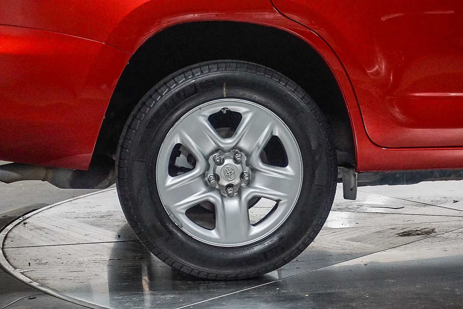 Toyota RAV4 de 2008, tracción delantera, 4 puertas, motor de 4 cilindros, transmisión automática de 4 velocidades (nacional)