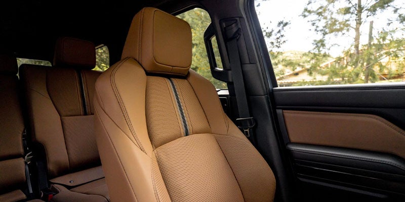 Interior del Toyota 4Runner i-Force 2025